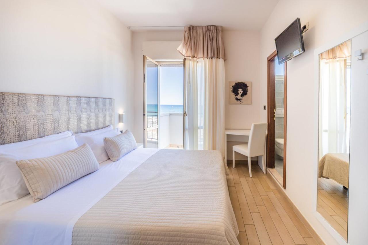 ריצ'יונה Hotel Soraya - Spiaggia Sawasdee מראה חיצוני תמונה