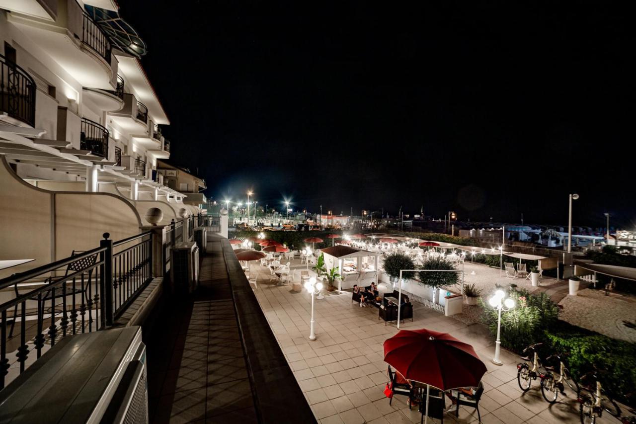 ריצ'יונה Hotel Soraya - Spiaggia Sawasdee מראה חיצוני תמונה