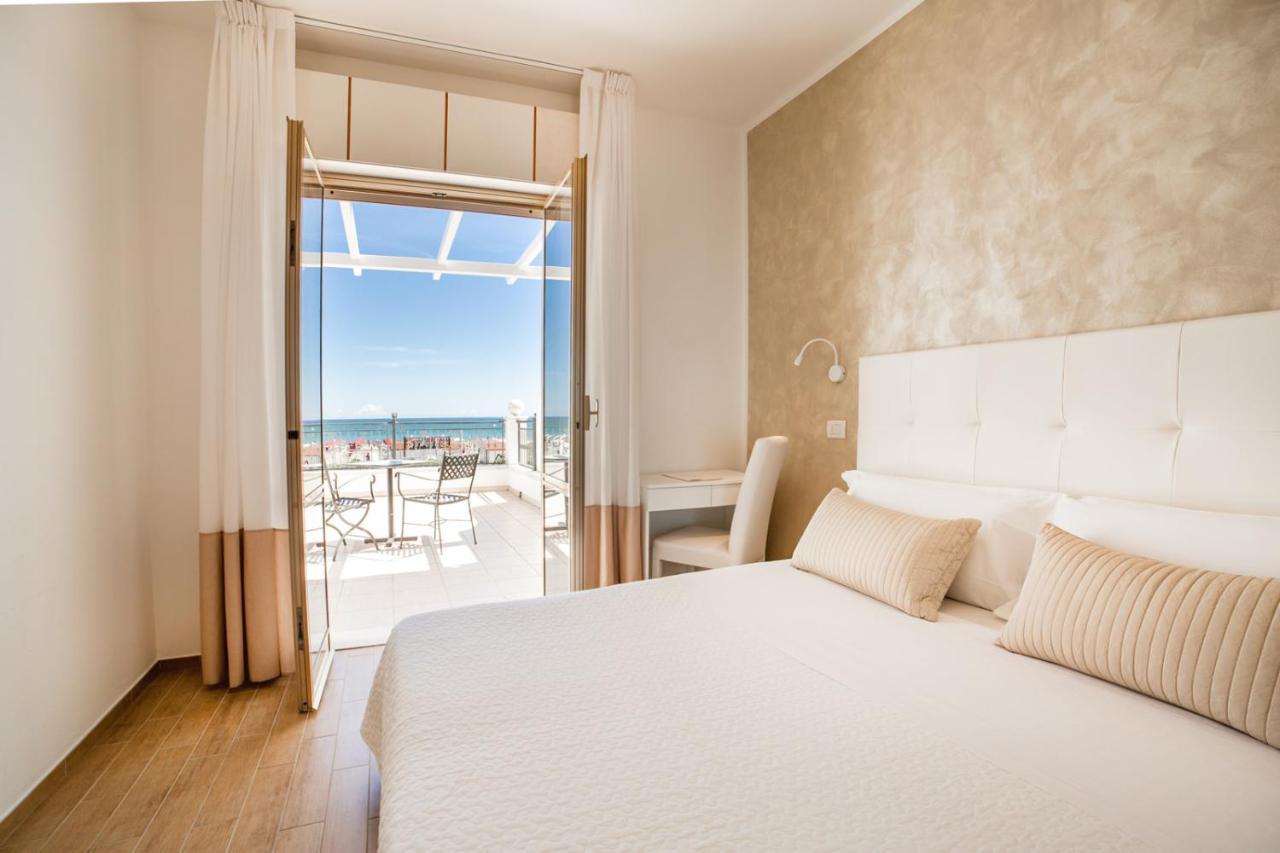 ריצ'יונה Hotel Soraya - Spiaggia Sawasdee מראה חיצוני תמונה