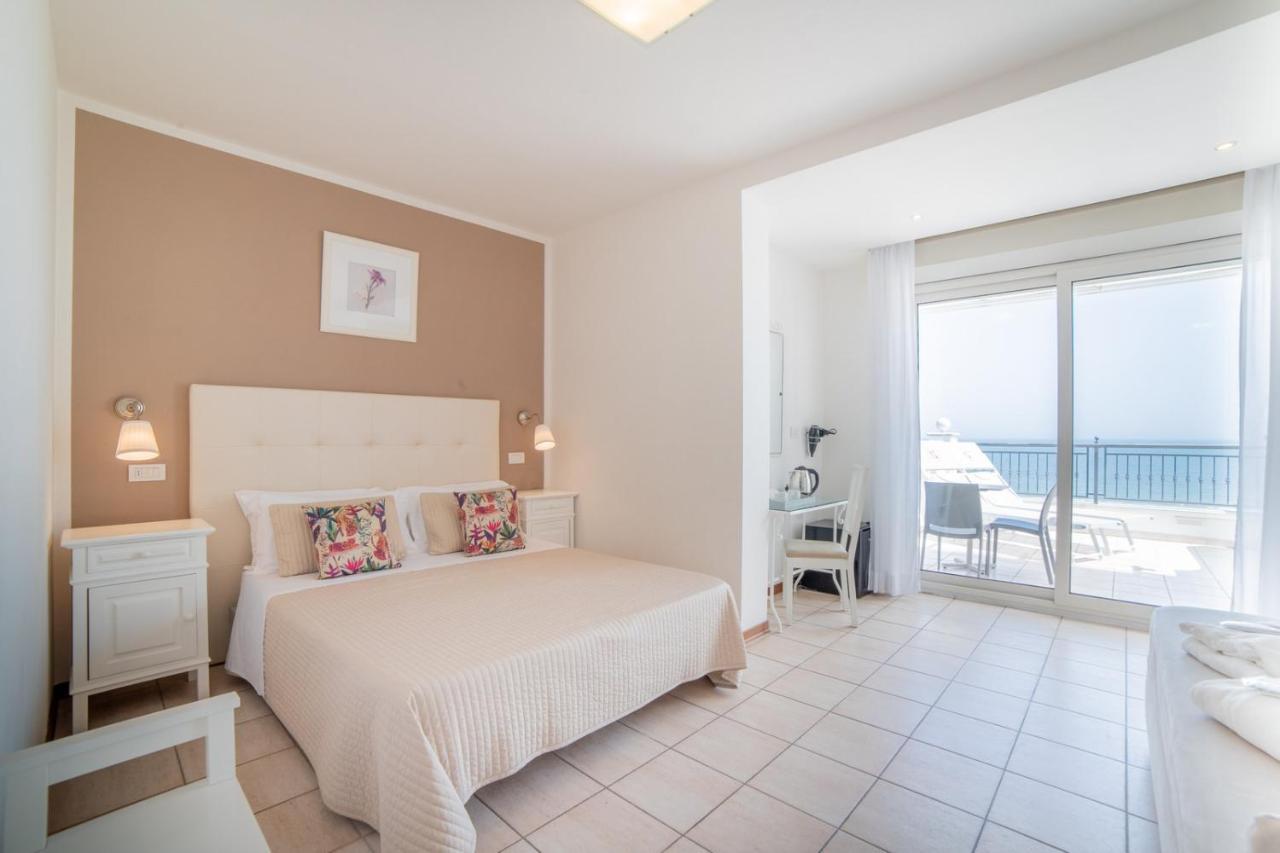 ריצ'יונה Hotel Soraya - Spiaggia Sawasdee מראה חיצוני תמונה