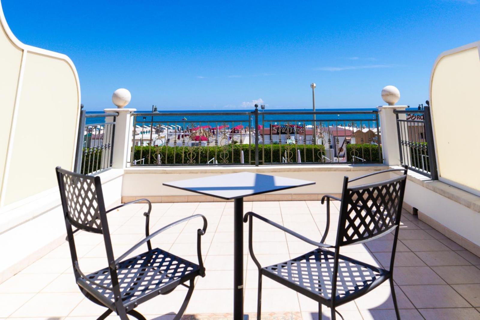 ריצ'יונה Hotel Soraya - Spiaggia Sawasdee מראה חיצוני תמונה